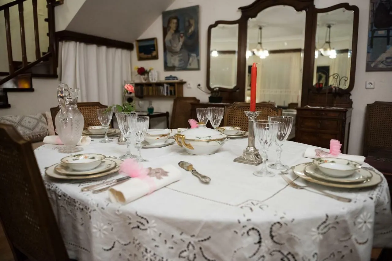 Odysseas Art Villa Poros  Yunanistan